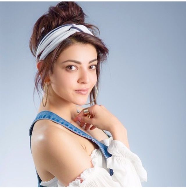 Cute Hairbands of Kajal Aggarwal to Bookmark for Those Last-Minute Video Calls, Check Out - 0