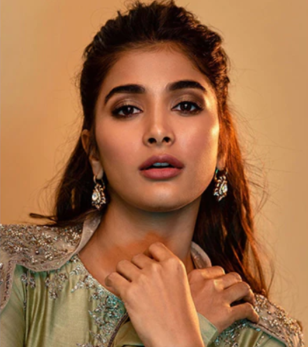 Different Ways To Wear Earth Tones Makeup Look This Festive Season! Hunt Cues From Pooja Hegde To Look Gorgeous - 0