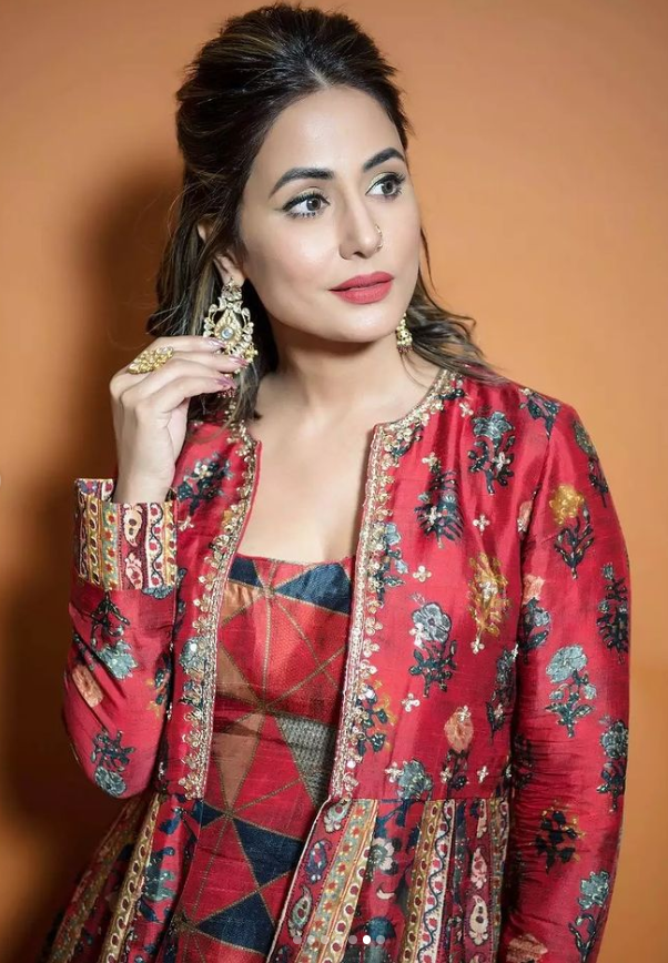 Dress Cool And Look Hot: Cool And Funky Looks From Hina Khan - 4