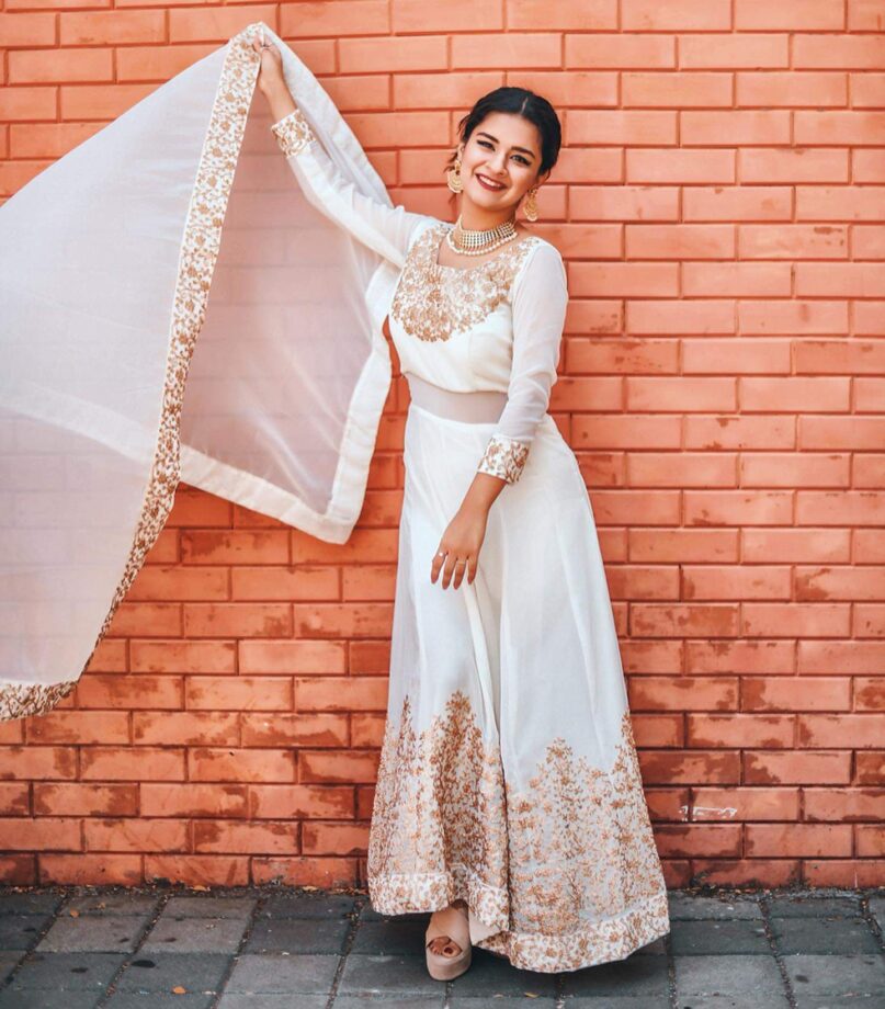 Fashion Styles: Avneet Kaur Slayed 5 Times In Her ‘All White’ Desi Outfits, See Pics - 3