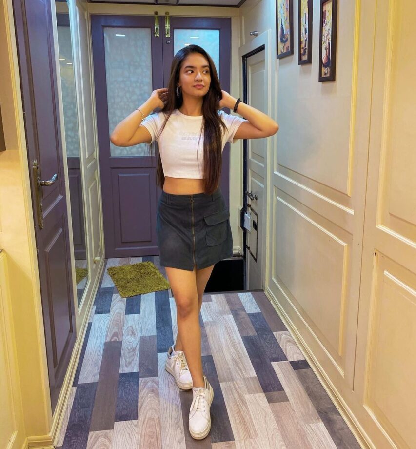 Flaunt Your Hot Legs In Denim Skirts Just Like Anushka Sen - 2