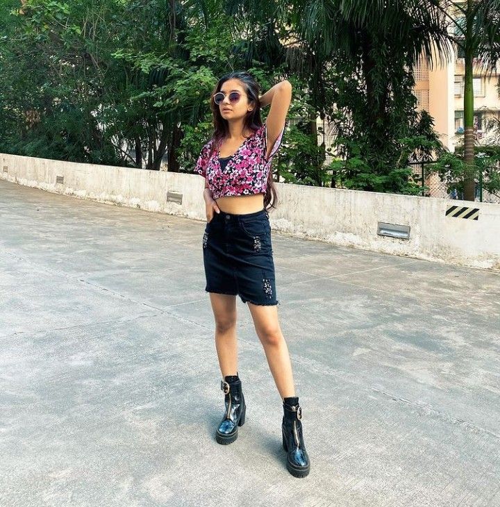 Flaunt Your Hot Legs In Denim Skirts Just Like Anushka Sen - 1