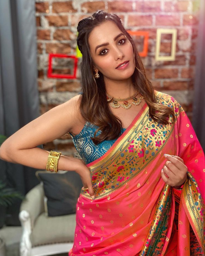 From The Super Traditional Look To A Casual Look: Anita Hassanandani Can Uplift Your Look With Ease - 0