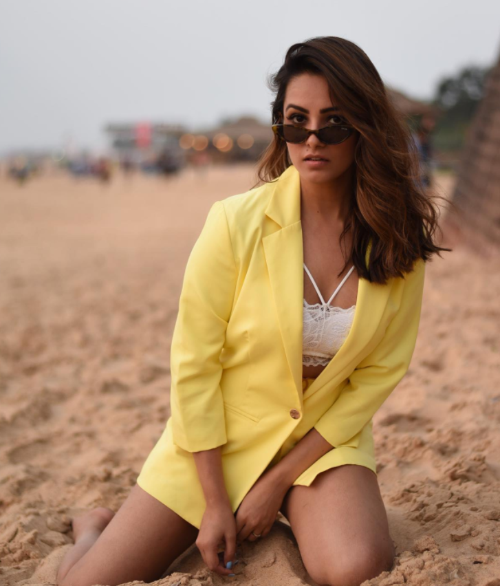 From The Super Traditional Look To A Casual Look: Anita Hassanandani Can Uplift Your Look With Ease - 5