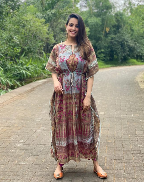 From The Super Traditional Look To A Casual Look: Anita Hassanandani Can Uplift Your Look With Ease - 3