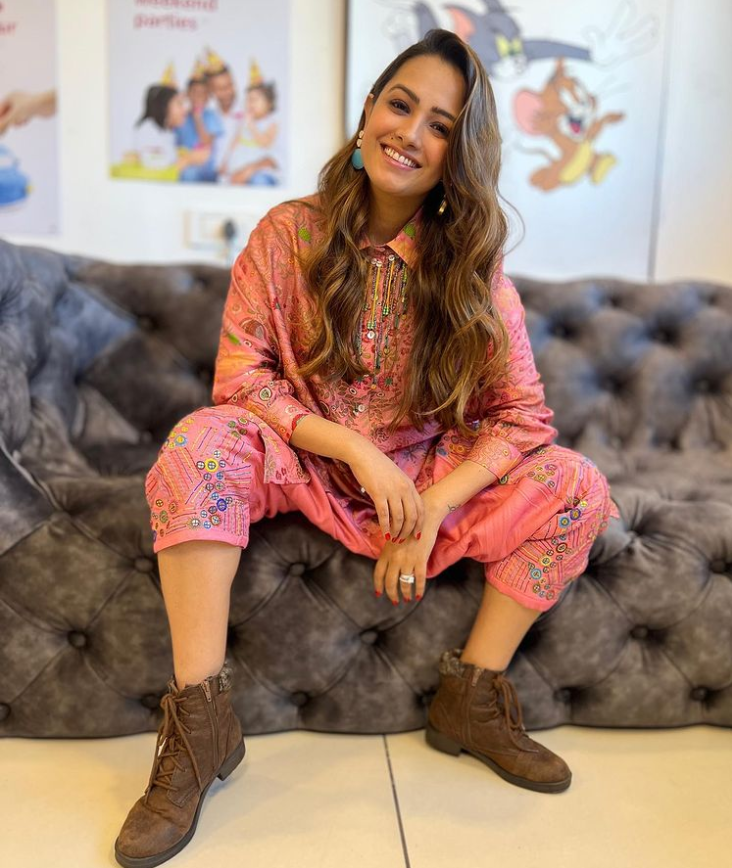 From The Super Traditional Look To A Casual Look: Anita Hassanandani Can Uplift Your Look With Ease - 4