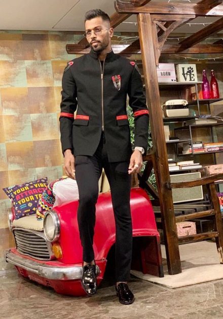 Go Playful With Multi-Coloured Blazer Like Hardik Pandya: See Here - 3