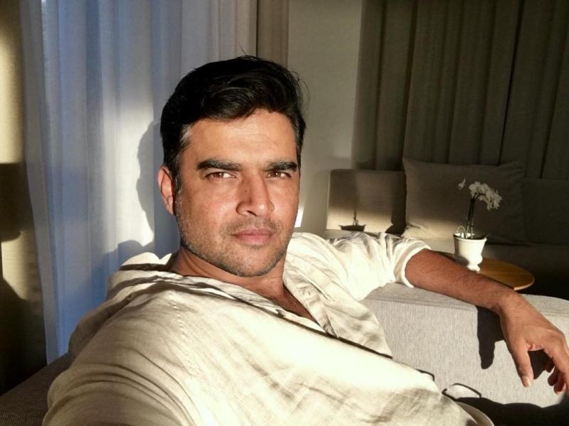 Handsome Hunk! 5 Photos Of R Madhavan Aka Maddy That Prove His Selfie Game Is On Point - 4