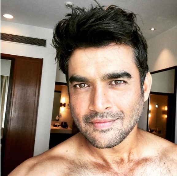 Handsome Hunk! 5 Photos Of R Madhavan Aka Maddy That Prove His Selfie Game Is On Point - 1