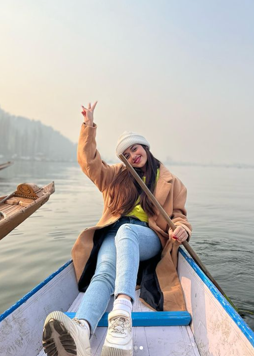 Here’s What Sakshi Agarwal Has To Say About Her Kayaking Experience; Read On To Know More - 1