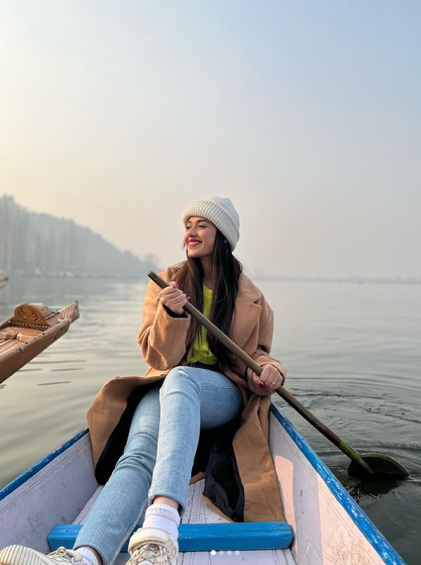 Here’s What Sakshi Agarwal Has To Say About Her Kayaking Experience; Read On To Know More - 2