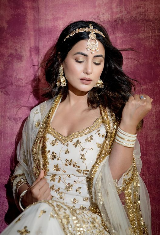 Hina Khan Looks Like An Absolute Apsara From Heaven In Beautiful Lehenga And Rose Ring: See Pic - 2