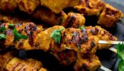 Is a plate of grilled chicken tikka kebabs calling your name? Tap for the recipe