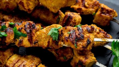 Is a plate of grilled chicken tikka kebabs calling your name? Tap for the recipe