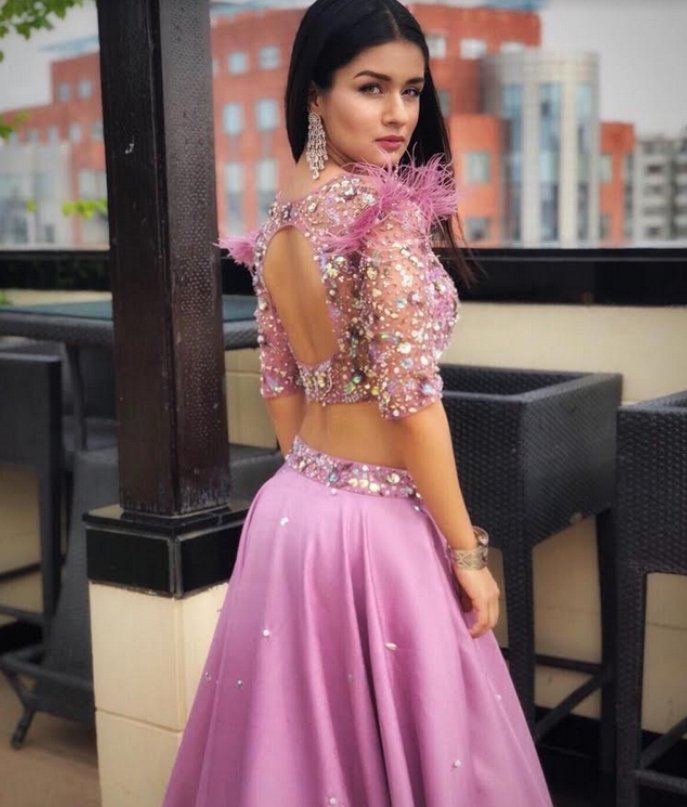 It’s All About Backless: Take Cues From Avneet Kaur For Sultry Poses - 3