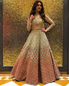 Karishma Tanna Looks Steaming Hot Wedding Guest Look In Golden Lehenga - 5