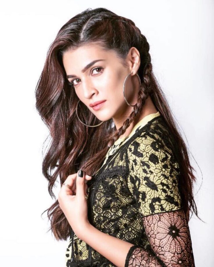 Kriti Sanon can’t get enough of hairdos & we are loving it - 0