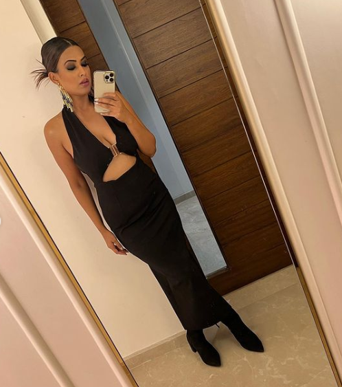 Nia Sharma Wears Black Backless Dress, Gets Special Reviews From Her Fans - 1