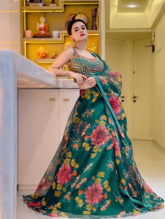 Nikki Tamboli To Divyanka Tripathi: Glamorous Desi Looks Of TV Divas - 2