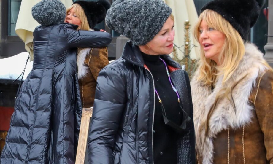 Oh My! Melanie Griffith And Goldie Hawn Were Spotted Sharing A Snack In Aspen - 1