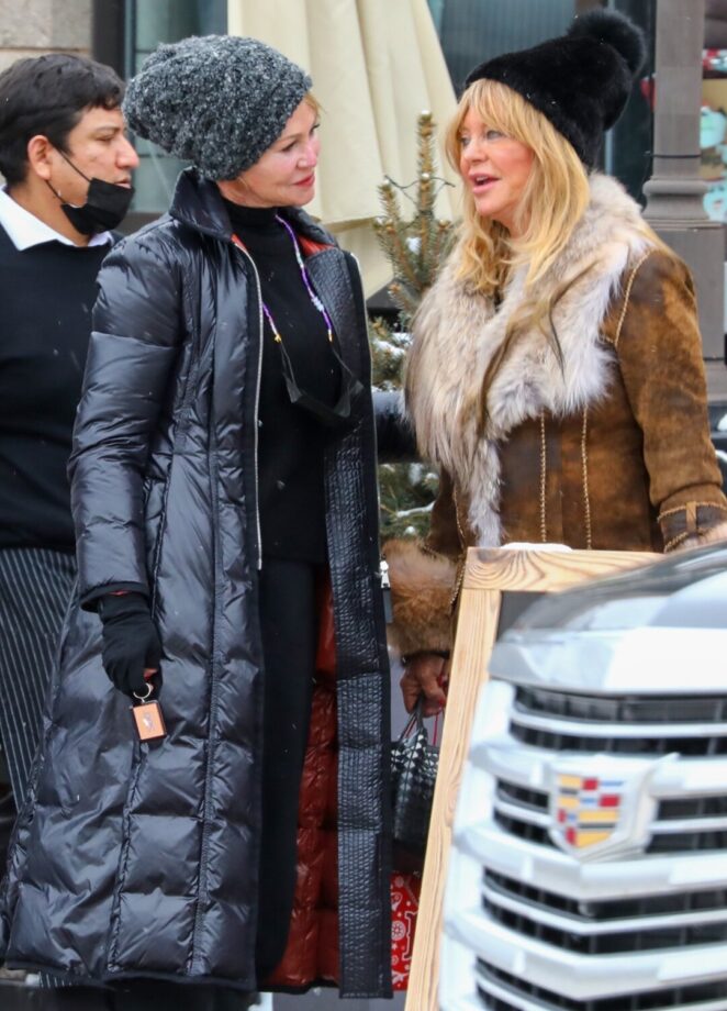 Oh My! Melanie Griffith And Goldie Hawn Were Spotted Sharing A Snack In Aspen - 0