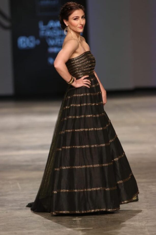 Our Favorite Show-Stopping Looks From Lakme Fashion Week: From Malaika Arora To Kareena Kapoor - 1