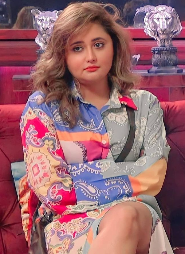 Rashami Desai’s 5 Best Bigg Boss Outfits From Season 15! - 2