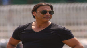 Shoaib Akhtar chilling with some legends of the game, glimpses here