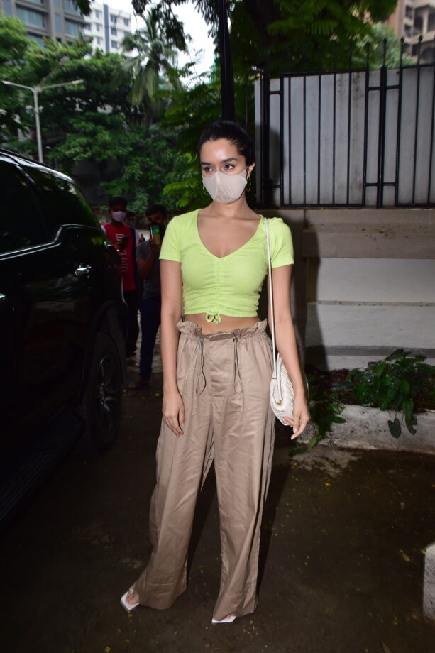 Shraddha Kapoor Inspired Crop Tops To Get Hot Sassy Looks - 1