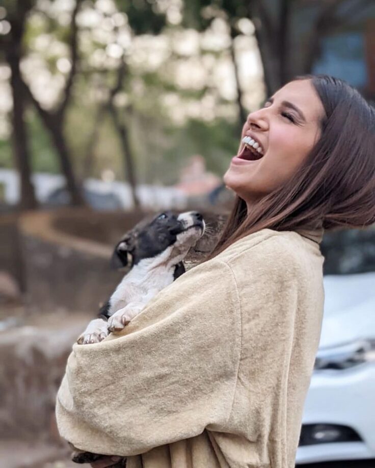 SO CUTE, Tara Sutaria welcomes an adorable guest on the set of Heropanti 2, See Pics - 0