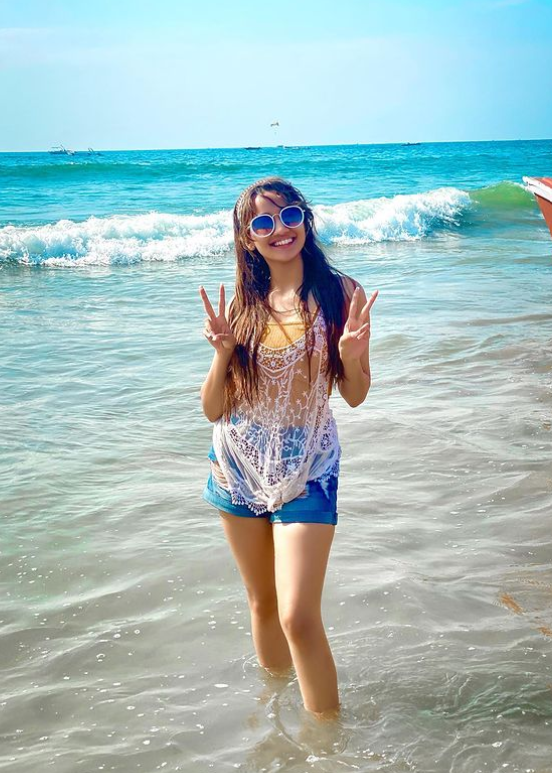 Throwback Alert! Ashi Singh Shares Special Throwback Moment From Her Goa Diaries, Fans Left Drooling - 1