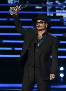 Throwback Alert! Johnny Depp Steps On The Red Carpet Of The People’s Choice Awards 2016 In LA - 2