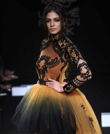 Throwback To When Malavika Mohanan Played A Showstopper Ingress In Her Gorgeous Black Outfit, Glimpses Here - 0