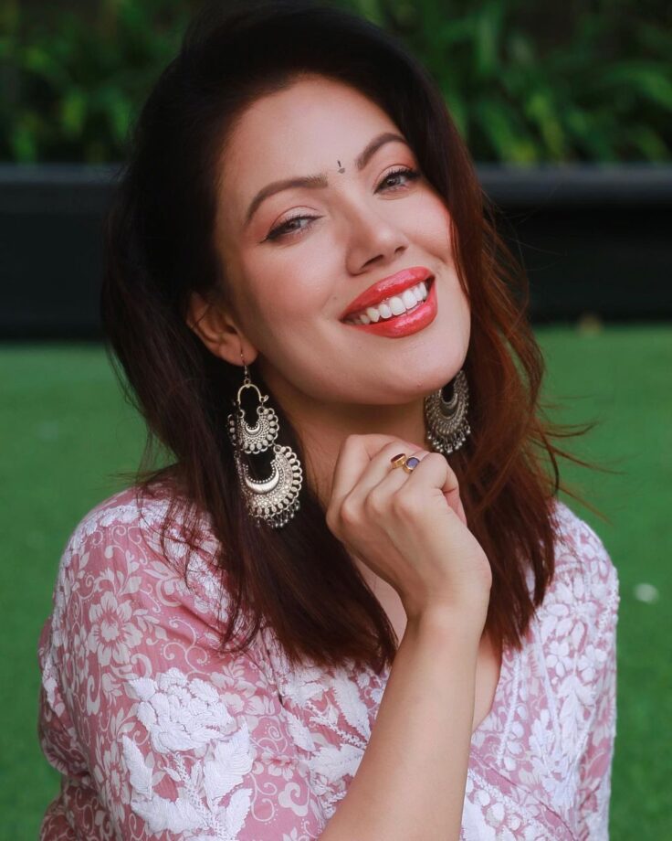 Munmun Dutta Demonstrates Her Beauty Routine For Night Grooming - 1