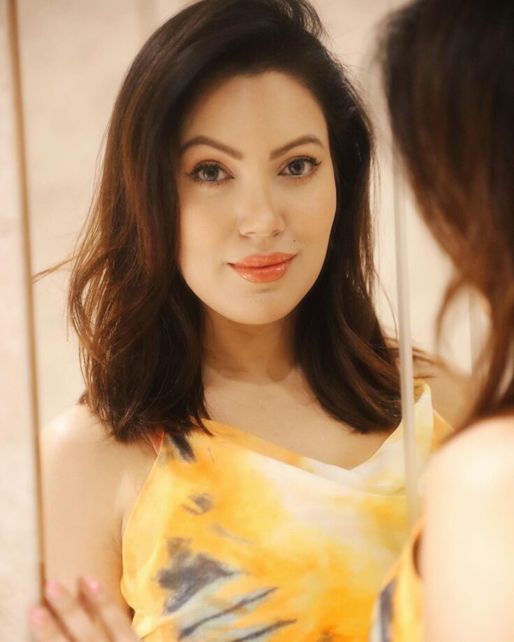 Munmun Dutta Demonstrates Her Beauty Routine For Night Grooming - 4