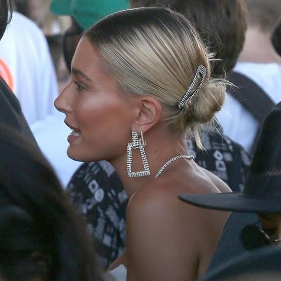 Trendy Hair Pins To Try For Effortless Styling: Take Cues From Hailey Bieber & Bella Hadid - 4