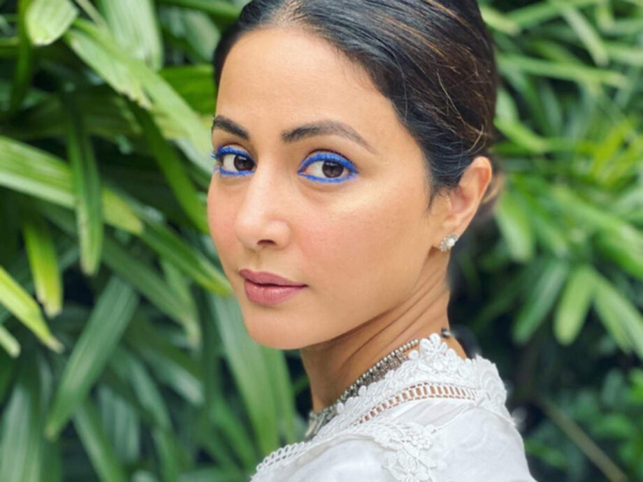 Try the vibrant eye makeup trend just like Hina Khan to reinvent your look - 0