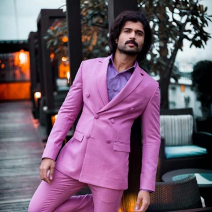 Vijay Deverakonda’s Impeccable Fashion-Sense Setting Pink Suit Trend - 2