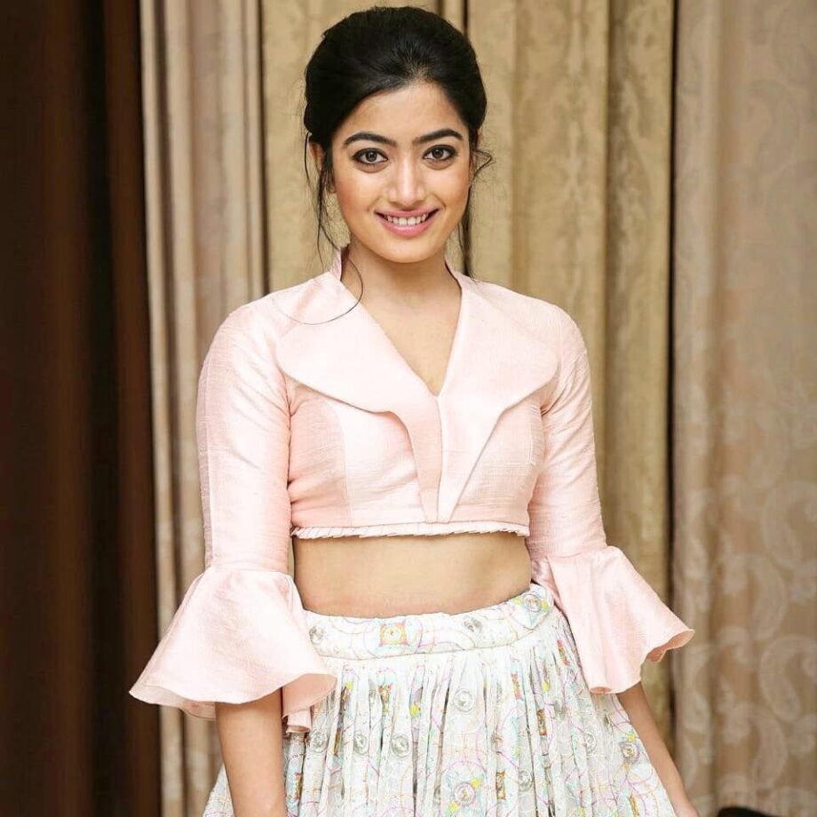 Want To Flaunt Your Hourglass Figure In Sensuous Blouse Designs? Do It Right Way Like Rashmika Mandanna - 3