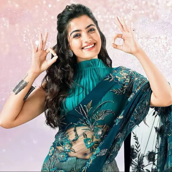 Want To Flaunt Your Hourglass Figure In Sensuous Blouse Designs? Do It Right Way Like Rashmika Mandanna - 0