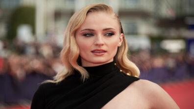 We Just Lost Our Hearts To Sophie Turner After A Glance At Her Pink Dress & Pink Lips