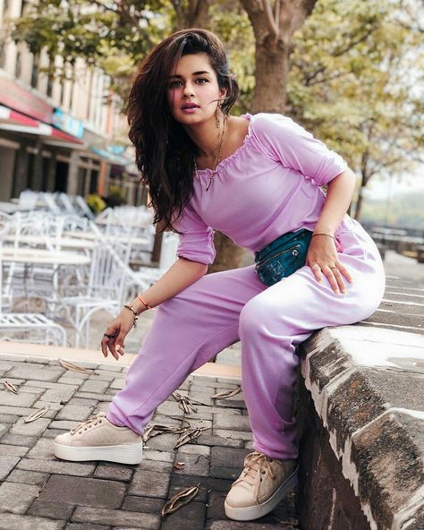 10 Times Avneet Kaur Was Spotted Pulling Off Outfits In Lilac - 9