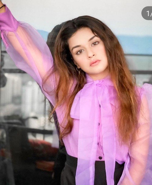 10 Times Avneet Kaur Was Spotted Pulling Off Outfits In Lilac - 8