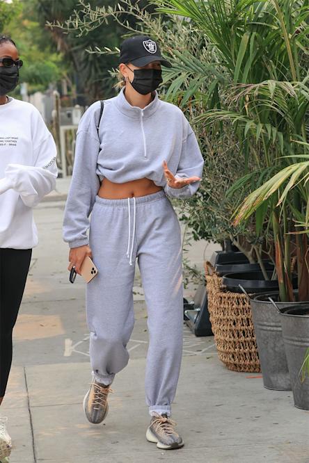 3 Times Hailey Bieber Has Proved That Sweats Are An Easy Way To Go For Streetwear Fashion - 1