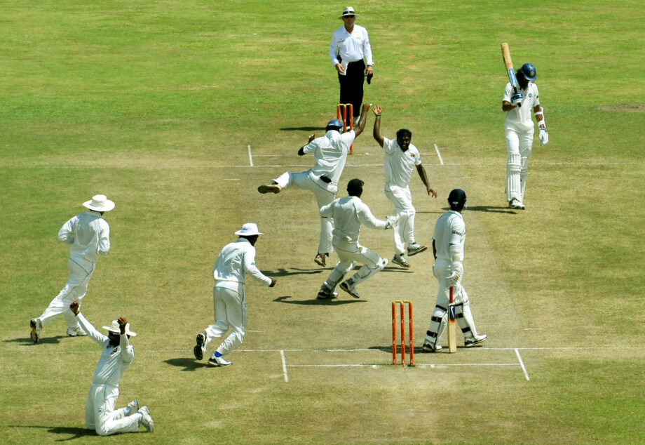 5 Craziest On-Ground Cricket Moments Will Make You ROFL - 3