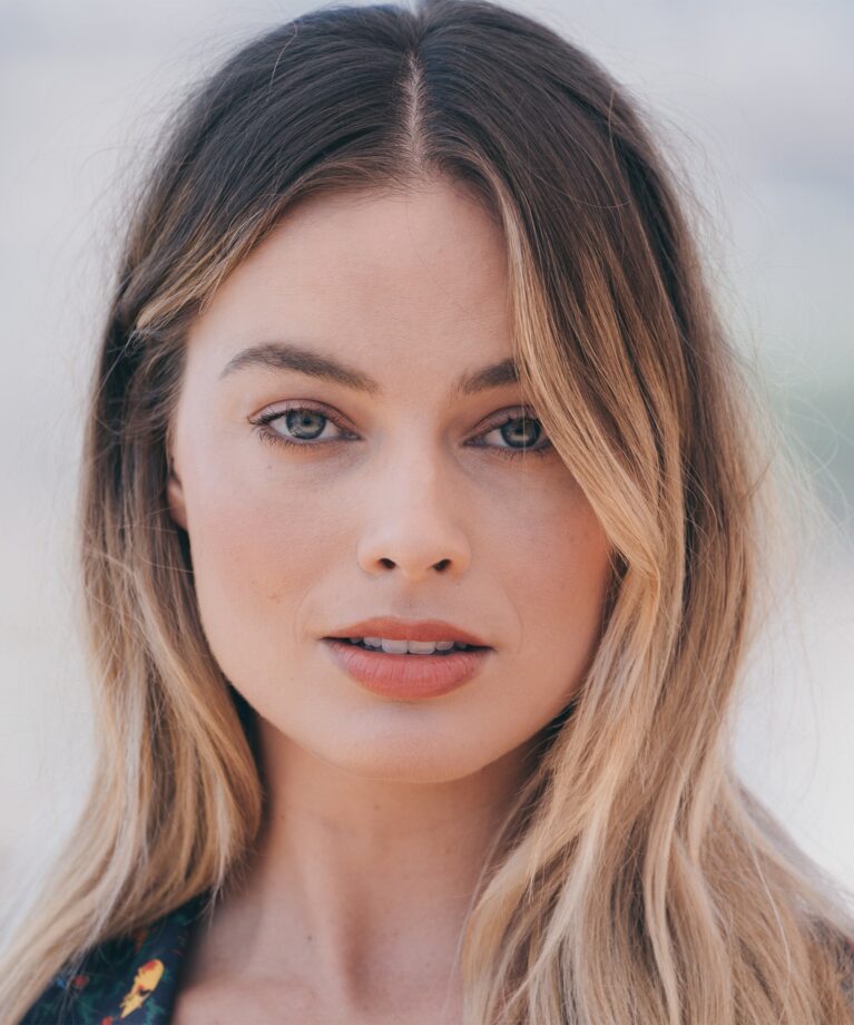 5 Different Hair Colors Worn By Margot Robbie That Is Just Mind Blowing! - 2