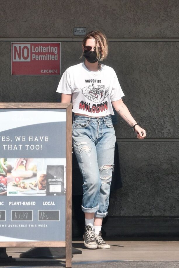 5 Times Kristen Stewart Has Proven That Mom Jeans Can Never Go Wrong For A Day Out! - 1