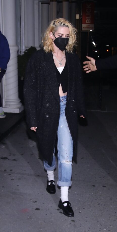 5 Times Kristen Stewart Has Proven That Mom Jeans Can Never Go Wrong For A Day Out! - 3