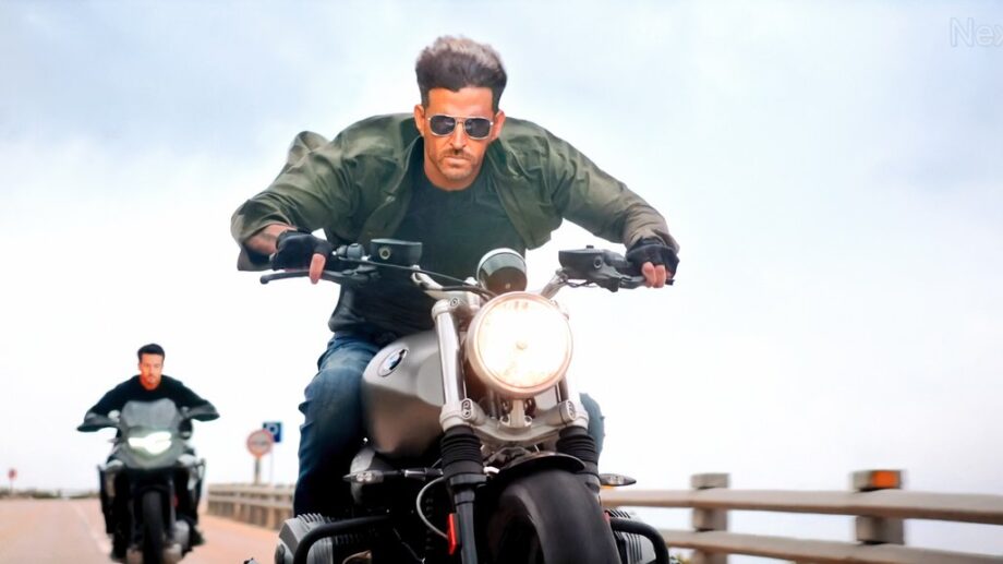 Actors Like Akshay Kumar And Four Others Execute Stunts Without A Help In Their Movies! Find Out The List! - 2