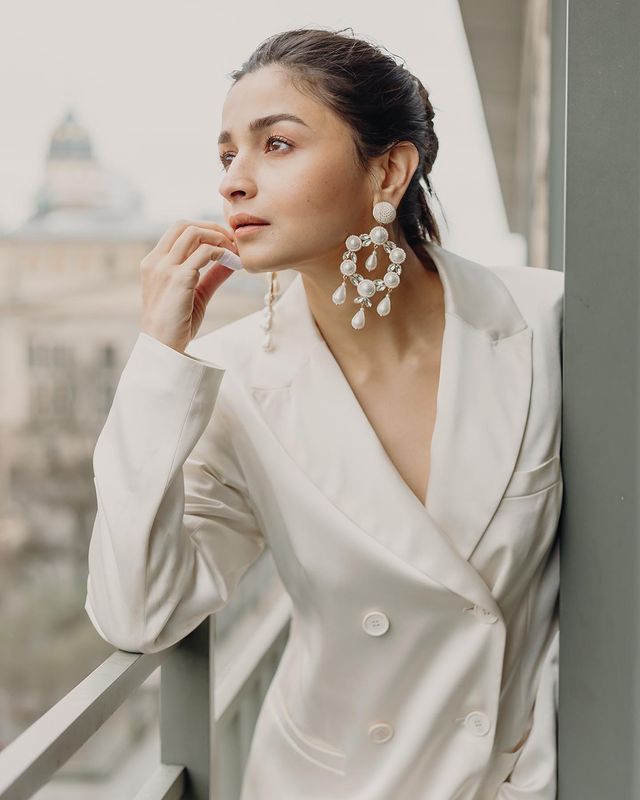 Alia Bhatt looks ravishing in a white pantsuit, Neetu Kapoor finds it super hot - 0